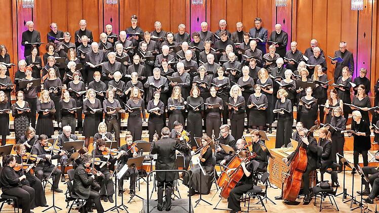 Unser Foto entstand bei der Auff&uuml;hrung der H-Moll-Messe von Johann Sebastian Bach 2023 im Max-Littmann-Saal des Regentenbaus.