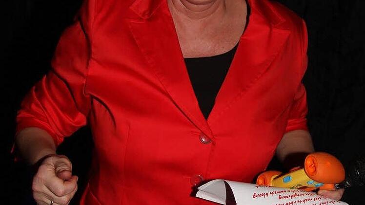Die Gemeindefotografin alias Elke Gareis war wieder einmal völlig indiskret und brachte das neueste Dorfgewaaf auf die Bühne.