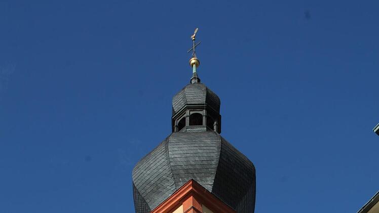 Schon der Laie erkennt von außen den Sanierungsbedarf der Bad Brückenauer Stadtpfarrkirche. Foto: Ulrike Müller