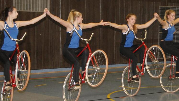 Kunstradfahren vom Feinsten demonstrierten vier junge Damen des RSV Solidarit&auml;t Frohnlach zum 100. Geburtstag des SPD Ortsvereins Ebersdorf