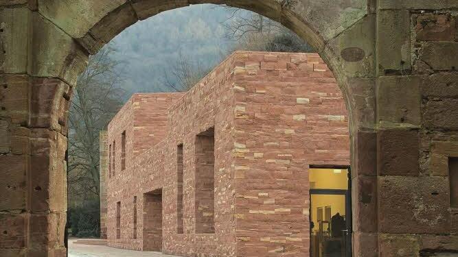 Mit dem Internationalen Preis für Architektur in Stein wurde das neue Besucherzentrum im Heidelberger Schloss ausgezeichnet. Gebaut hat es das Natursteinwerk Bamberg.  Foto: Natursteinwerk
