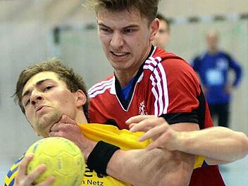 Letzte Saison waren TSH-Eigengewächs Marco Loncar (rechts) und Lukas Stübinger noch erbitterte Feinde, in der anstehenden Saison laufen sie gemeinsam für die HSG Erlangen/Niederlindach auf. Foto: herzopress/Archiv