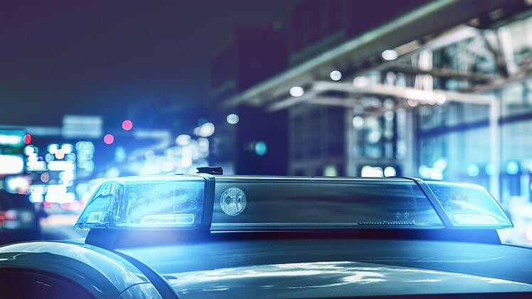 In Unterfranken hat die Polizei einen nackten Mann aufgegriffen. Symbolfoto: m.mphoto/Adobe Stock