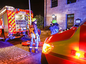 Rauchwarnmelder rettet Leben: Bewusstlose Person durch Feuerwehr gerettet