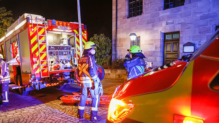 Rauchwarnmelder rettet Leben: Bewusstlose Person durch Feuerwehr gerettet