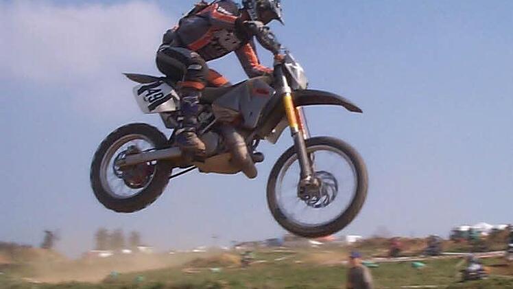 Philipp Blümlein macht nicht nur beim Motocross große Sprünge. Ihm gelang auch der Sprung von Platz 43 der Liste in den Kreistag.  Foto: privat