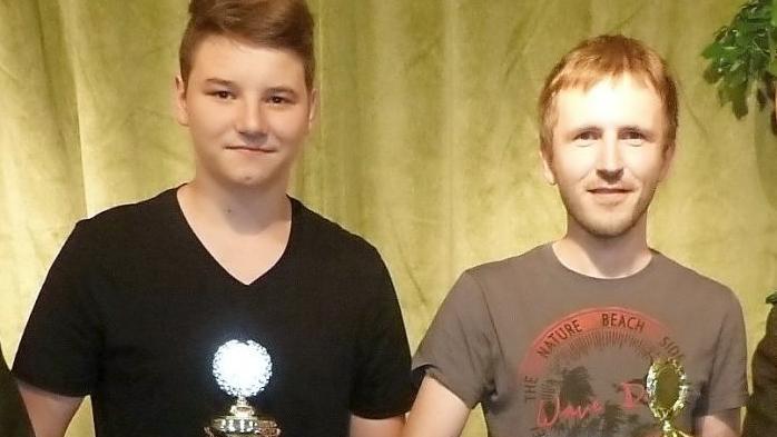 Sie waren diesmal beim Bürgerschießen in Wirsberg erfolgreich: Jungbürgerkönig Jannis Treutler (links) und Bürgerkönig Stefan Benra. Foto: Klaus-Peter Wulf