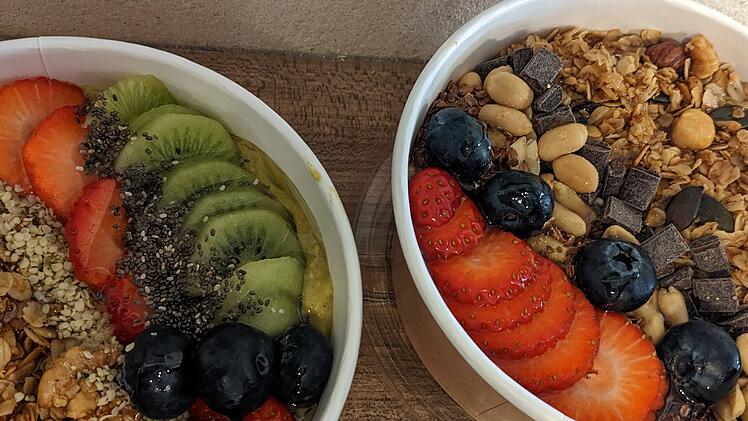 Beim Zubereiten der frischen Bowls kann man zuschauen.