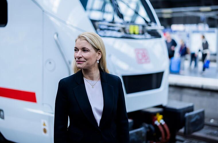 Bahn stoppt Baustellen zu Weihnachten - mehr Züge im Einsatz