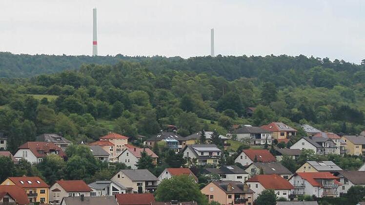 Die Betonmasten der Windräder auf dem Lerchenberg sind bereits 90 Meter hoch. Foto Benedikt Borst