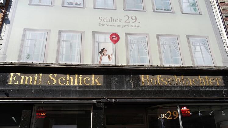 Stolzer Name, der nur noch Erinnerung ist: Hofschlachter Emil Schlick im Coburger Steinweg.Fotos: Jochen Berger