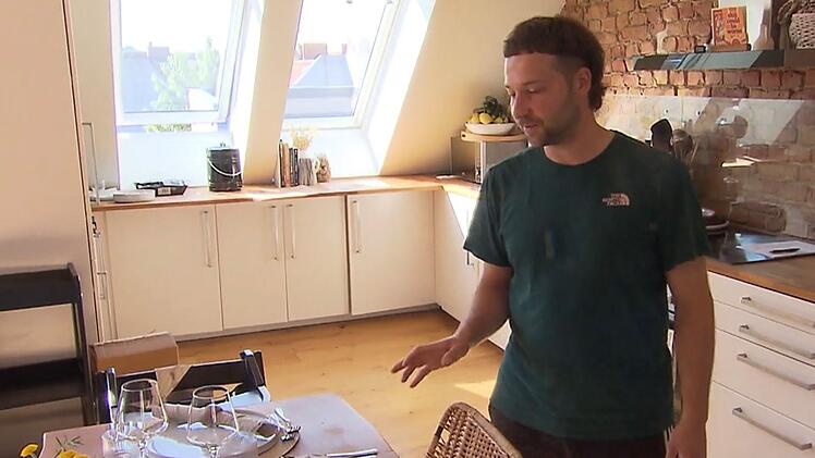 Den Dinner-Tisch verziert Dustin ganz sizilianisch mit Zitronen-Deko.