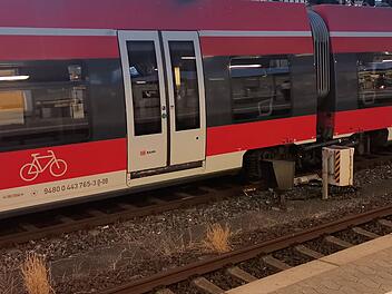 S-Bahn, Zug, Bahn, Bahnhof