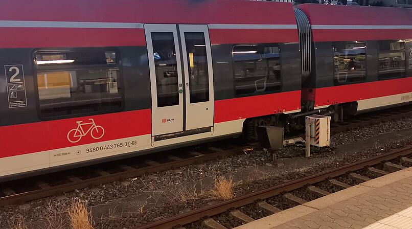 S-Bahn, Zug, Bahn, Bahnhof