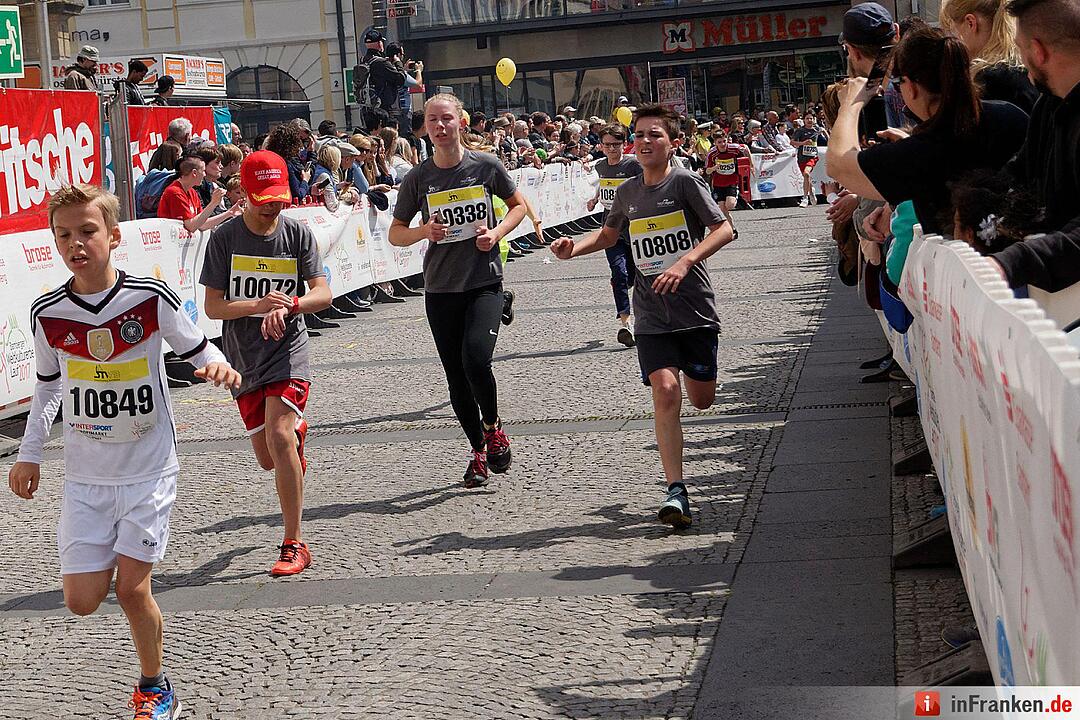 Weltkulturerbelauf 2017 in Bamberg: Der Zieleinlauf am Maxplatz
