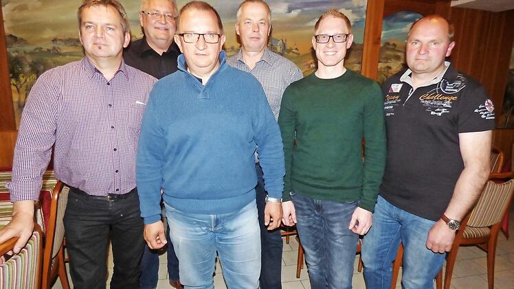 Der neu gew&auml;hlte CSU-Vorstand des CSU-Ortsverbands G&ouml;&szlig;weinstein: (von links) Siegfried Hutzler, Heinz Arnold, Hans Heckel, Manfred H&auml;nchen, Matthias Wendler und Alexander Daut.  Foto: Thomas Weichert