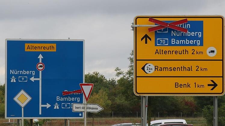 Berufspendler Klaus Emmerich wollte zur  Autobahn-Anschlussstelle Bindlacher Berg, an der man auf die A 9 Richtung  Bayreuth/Nürnberg kommt (Bild oben). Die Auffahrt Richtung Berlin ist gesperrt.