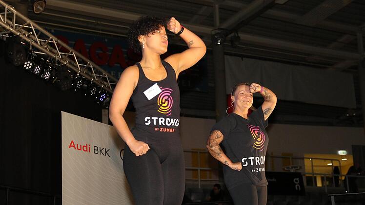 Das Opening startet mit Alba Rocio Honold mit Warm-up to be Strong. Foto: Desombre