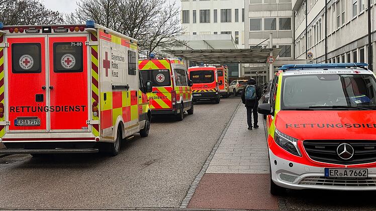 Glatteis in Franken sorgt für volle Notaufnahmen - "kontinuierlich Verletzte"