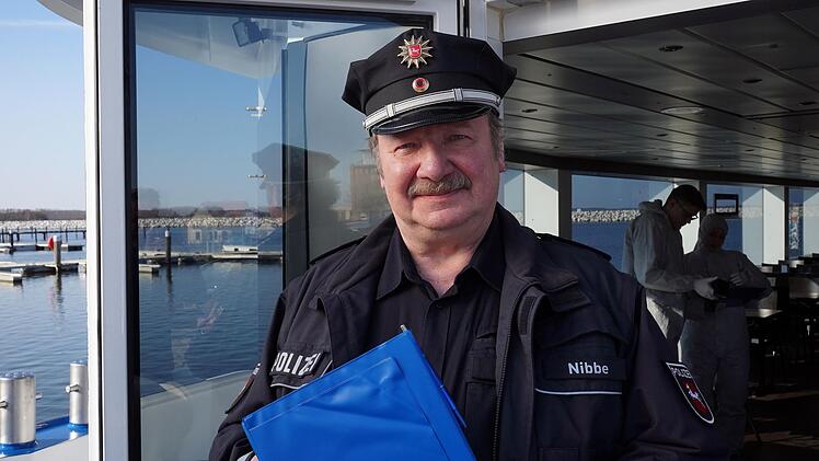 Torsten Nibbe (Rainer Reiners) freut sich, fortan mit seiner Ex-Schwiegertochter zusammenzuarbeiten.