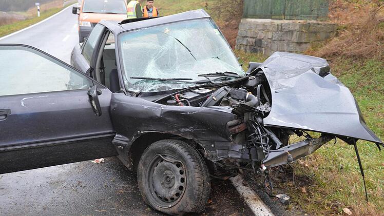 Gleich drei Autos waren Dienstagmorgen an einem Unfall beteiligt, der zwischen Dankenfeld und Priesendorf passierte. Alle Fotos: Ronald Rinklef