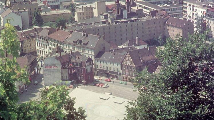 Beim Bierfest 1974 hießen die Festwirte: Limmer (Hagleite) - Reichel, Förster (Bahnhof) - EKU, Apel  (Röhrenplatz) - Sandler,  Schmidt (Zur Eiche) - Mönchshof. Foto: Helmut Günther