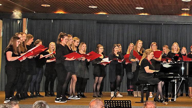 Der Chor der Fachakademie für Sozialpädagogik umrahme die Feier am BBZ  musikalisch. Foto: Dieter Britz