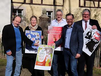 Jan Burdinski, Andrea Sieglitz-Hoepffnet, Wolfgang Mößlein, Karsten Fischkal und Norbert Jeßberger vom Sponsor Sparkasse (v. l.) stellten das Programm vor.     Foto: Johanna Blum