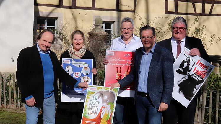 Jan Burdinski, Andrea Sieglitz-Hoepffnet, Wolfgang Mößlein, Karsten Fischkal und Norbert Jeßberger vom Sponsor Sparkasse (v. l.) stellten das Programm vor.     Foto: Johanna Blum