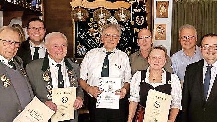 Gerhard Künzel, Christian Behr, Ludwig Götz, Wolfgang Strüh, Dieter Klehr, Silvia Wagner, Heinz Künzel und Bürgermeister Thomas Söder.