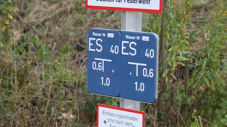 Hier geht's unter der Bahnlinie durch.