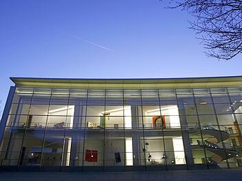 Das Neue Museum am Klarissenplatz in Nürnberg. Foto: Daniel Karmann/dpa