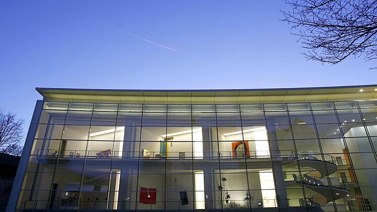 Das Neue Museum am Klarissenplatz in Nürnberg. Foto: Daniel Karmann/dpa