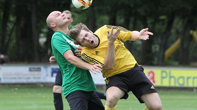Coach Maik Sprenger (re.) sowie Matthias Hammerand und damit 25 Tore fehlen dem SV Ermreuth im Derby.  Foto: Uwe Kellner/Archiv