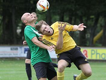 Coach Maik Sprenger (re.) sowie Matthias Hammerand und damit 25 Tore fehlen dem SV Ermreuth im Derby.  Foto: Uwe Kellner/Archiv