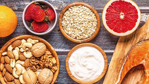 Die Ern&auml;hrung ist ein wichtiger Baustein im Kampf gegen winterliche Erkrankungen. Foto: tbralnina, adobe stock