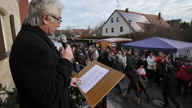 Klaus Hacker eröffnete den Markt.
