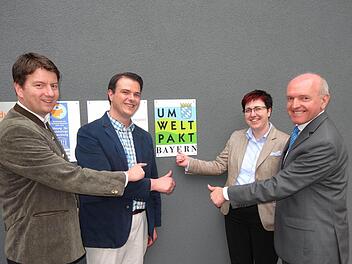 Daumen hoch: Die Umweltbildungsstätte Oberelsbach freut sich über die die Auszeichnung. Foto: Archiv