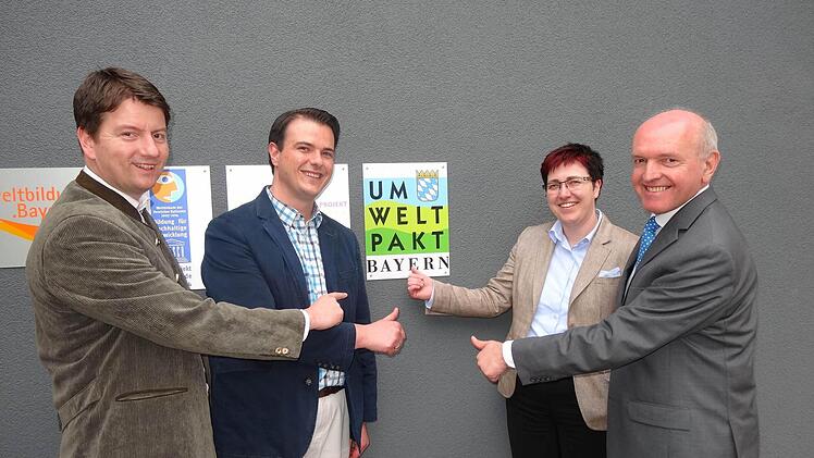 Daumen hoch: Die Umweltbildungsstätte Oberelsbach freut sich über die die Auszeichnung. Foto: Archiv