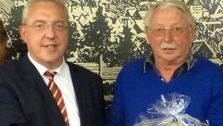 Verbandsvorsitzender Harald Hübner (links) verabschiedete den langjährigen Wasserwart der "Lindauer Gruppe", Karl Heinz Gerlach in den Ruhestand. Fotos: Dieter Hübner