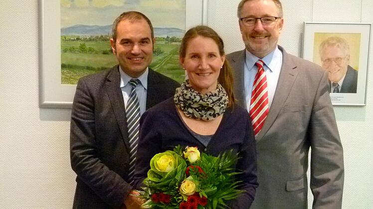 VHS-Leiter Rainer Maier (links) und Bürgermeister Udo Döhler mit der neuen VHS-Außenstellenleiterin Sandra Türcke Foto: Lothar Weidner