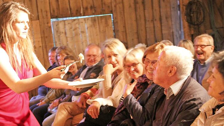 In den Genuss der "Forelle Müllerin" kamen auch einige der Zuschauer. Fotos: Gerda Völk