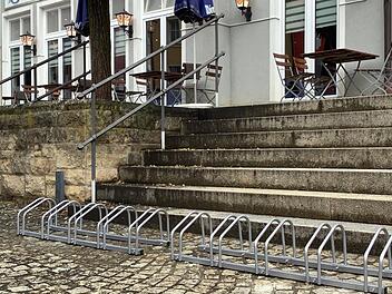 Zehn Stellplätze für Fahrräder sind nun auf dem Bad Brückenauer Marktplatz zu finden. Foto: Ruhit Mahmudi