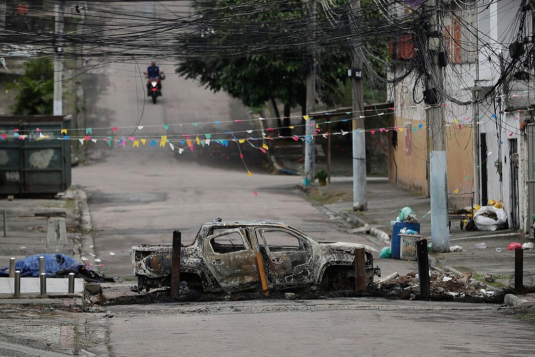 Razzien gegen Drogenbanden in Rio de Janeiro