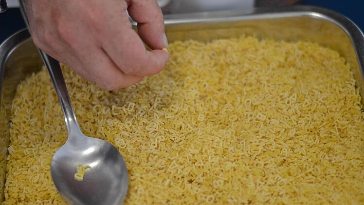 Geduld ist gefragt, wer mit Nudeln schreiben will.