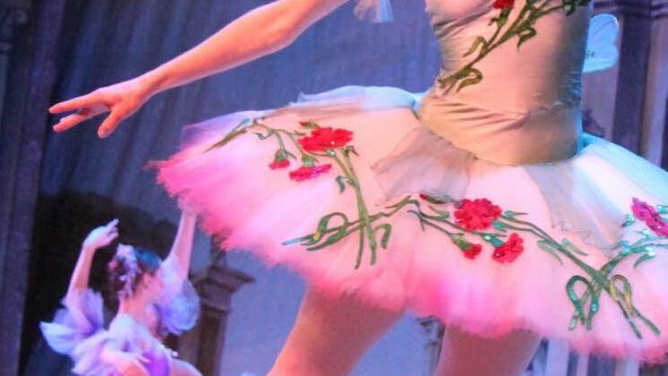 Das St. Petersburg Festival Ballett bestach durch tänzerische Leistung und glitzernde Kostüme. Foto: Sonja Adam