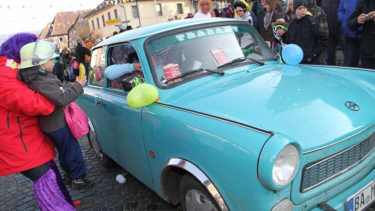 Bananen verteilte die Beifahrerin dieses Trabi
