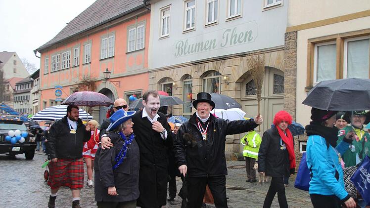 Auch die politische Prominenz zeigte sich auf den Straßen. Foto: Dominic Buckreus