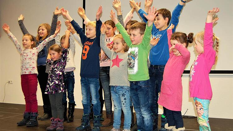 Der neue Kinderchor "Hügellerchen"Foto: Sigismund von Dobschütz