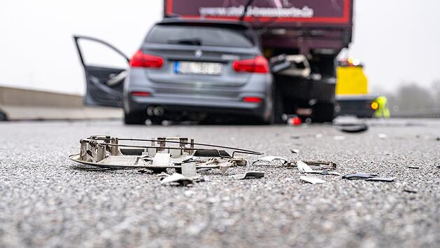 Unfall auf der Autobahn - Glatteis, Auto